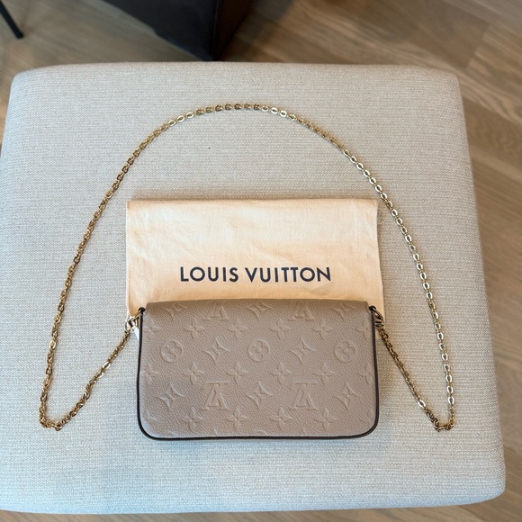 Beige Louis Vuitton Cream Clutch with Elegant Gold Hardware - Picture 5 of 14